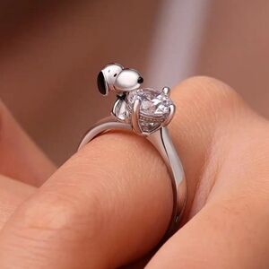 "Peering Snoopy" Luxe Solitaire S925 Sterling Silver Ring (Size 6)